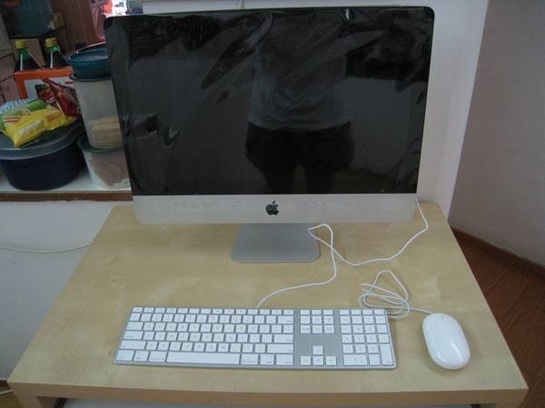 iMac On The Table