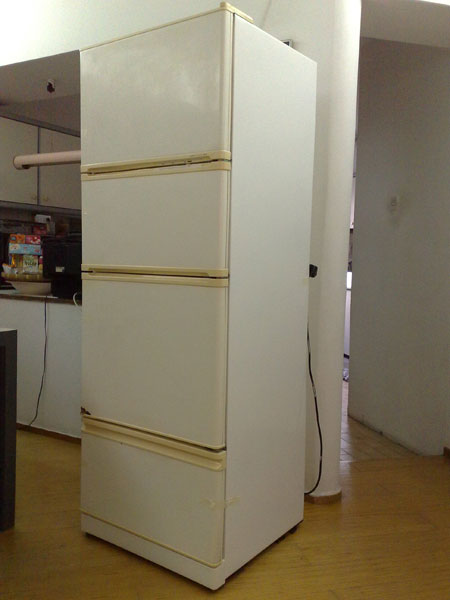 Old Sanyo SR-37ZB Refrigerator
