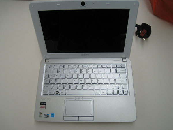 Sony VAIO W (VPCW115XG) - Lid Open